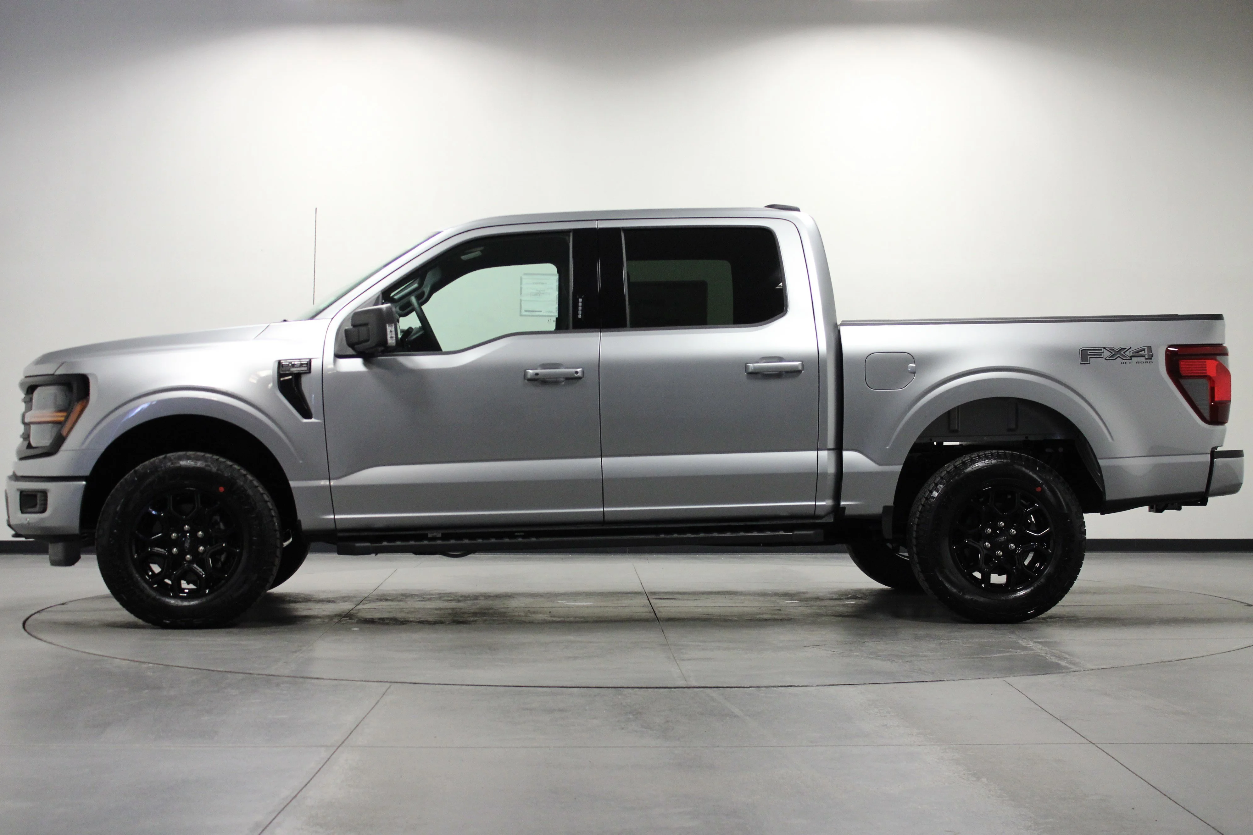 New 2026 Iconic Silver Metallic Ford XLT image 7