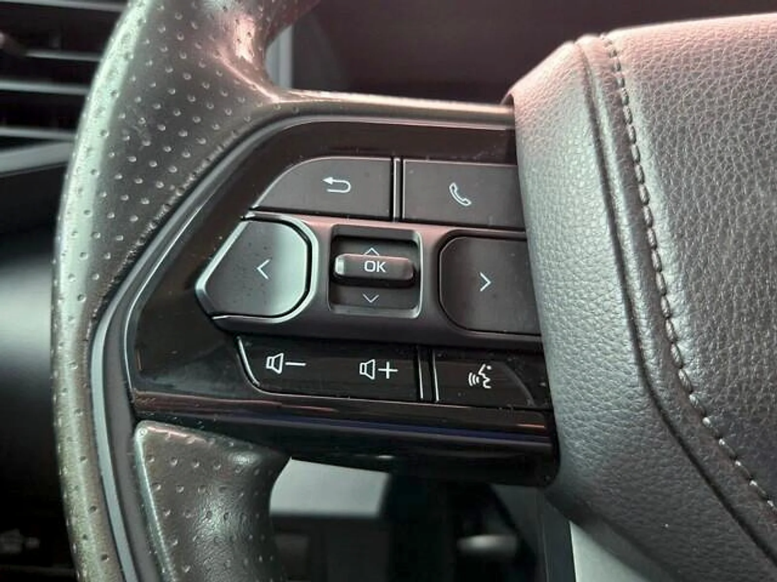 Used 2023  Toyota SR image 24