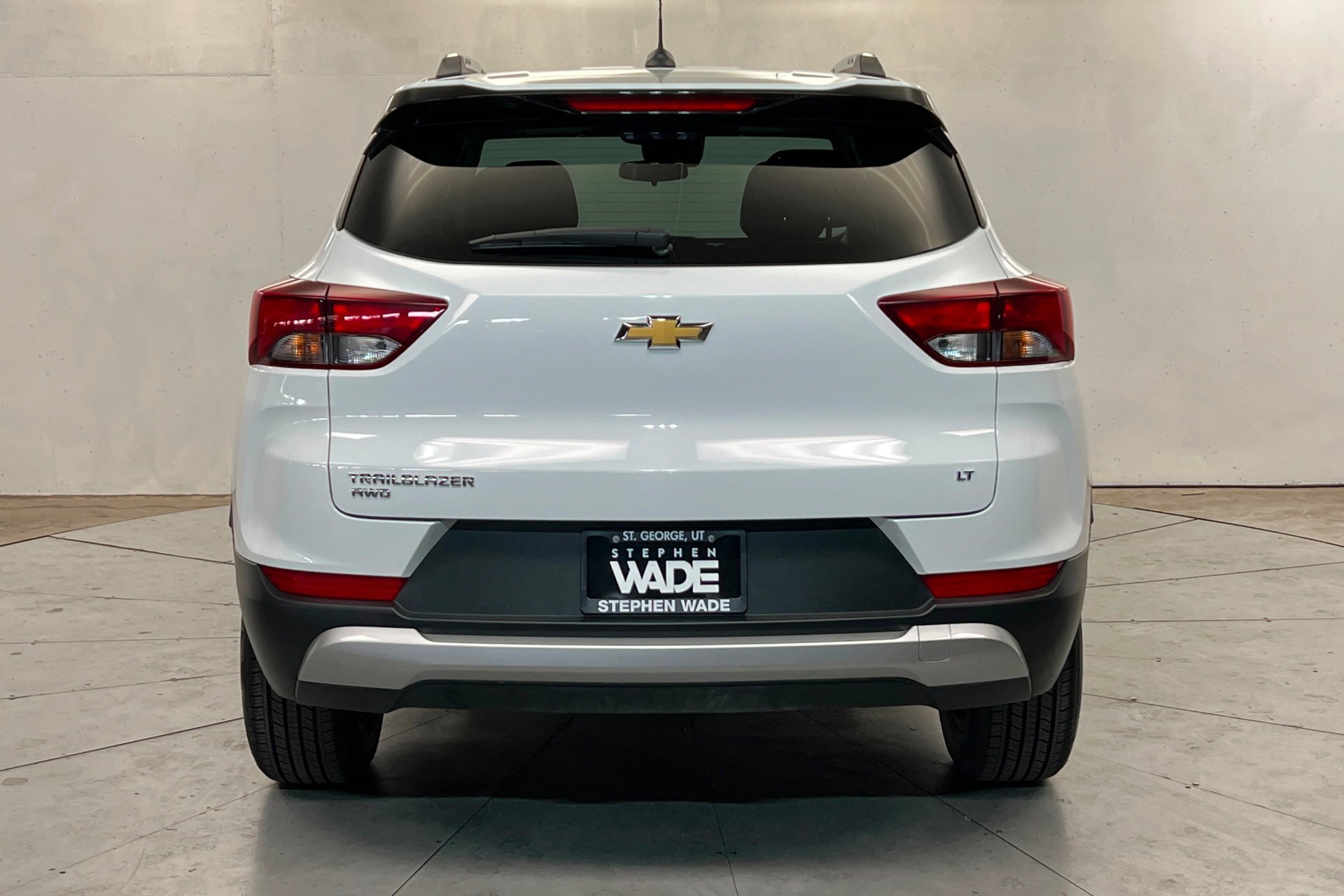 Used 2025 Summit White Chevrolet LT image 5