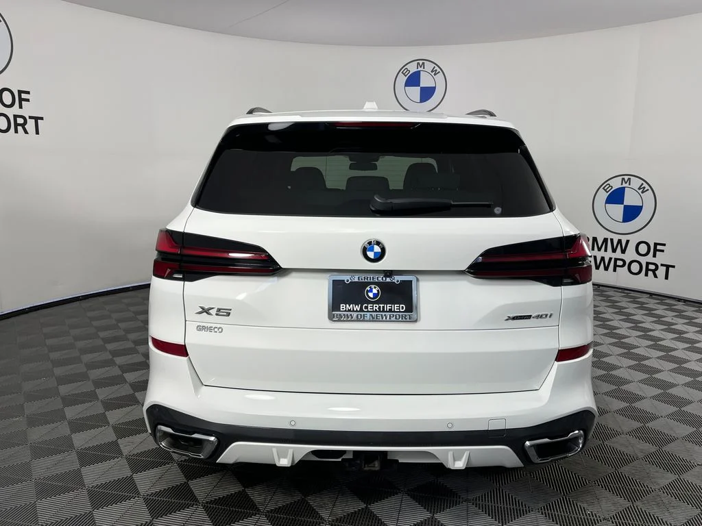 Used 2024 White BMW xDrive40i image 12
