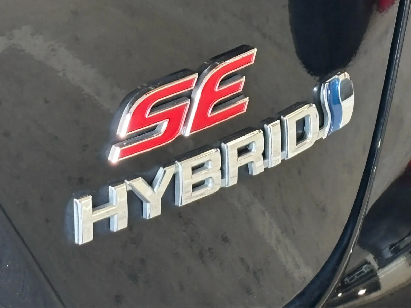 Used 2024  Toyota Hybrid LE image 9