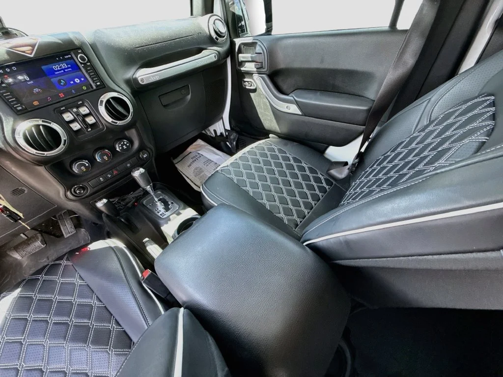 Used 2016 White Jeep Unlimited Rubicon image 27