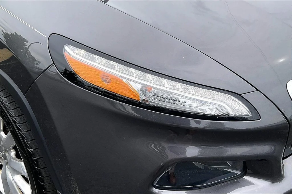 Used 2016 Gray Jeep Limited image 31