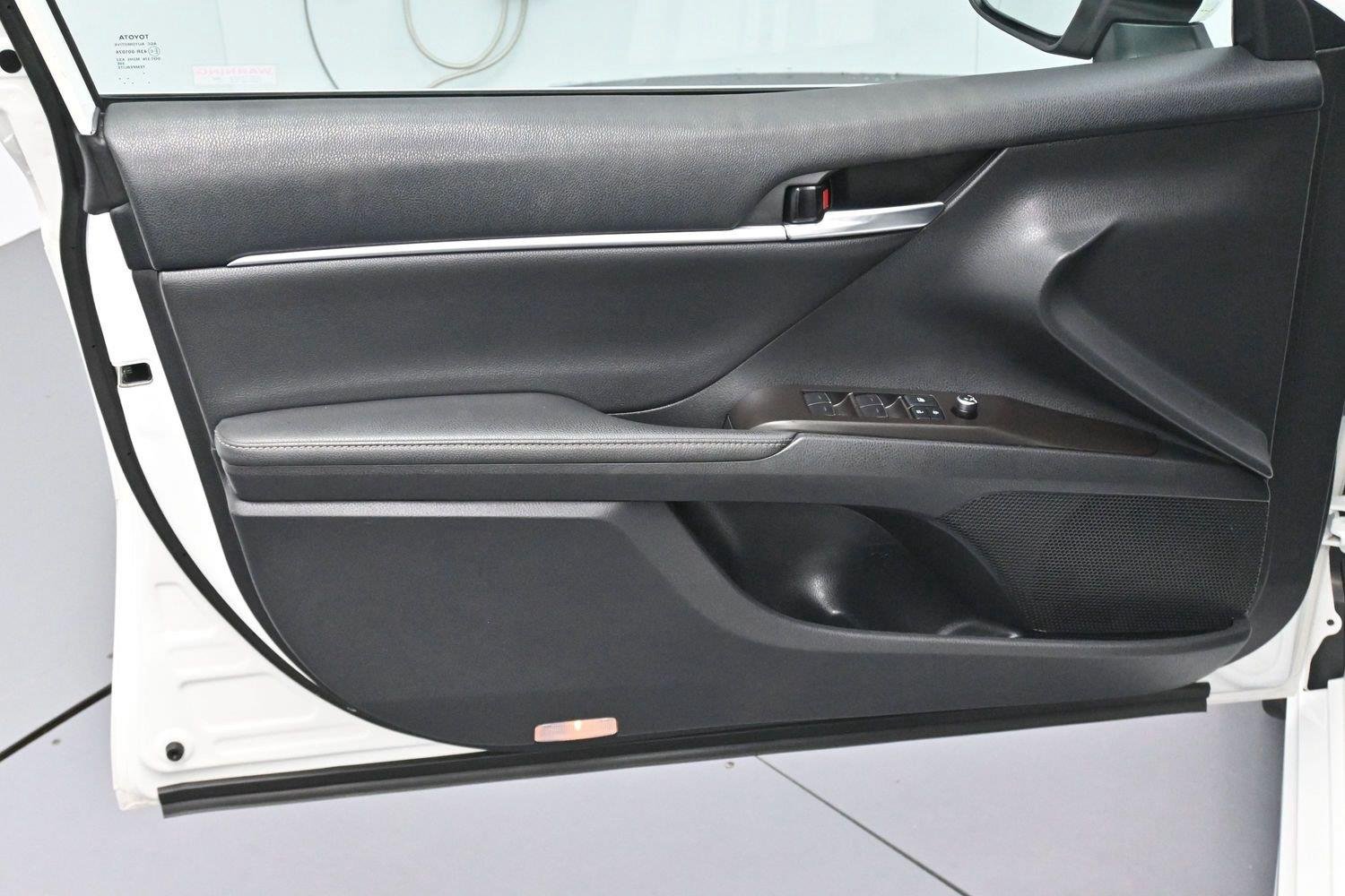 Used 2022 Wind Chill Pearl Toyota XSE image 10