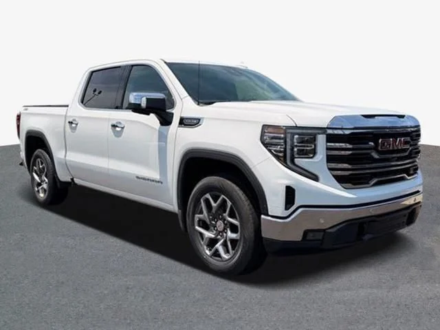 Used 2024 White GMC SLT image 4