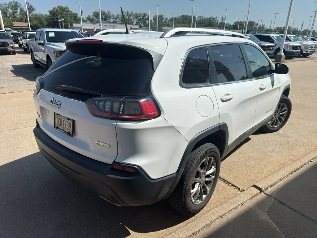 Used 2019 Bright White Clearcoat Jeep Latitude Plus image 9