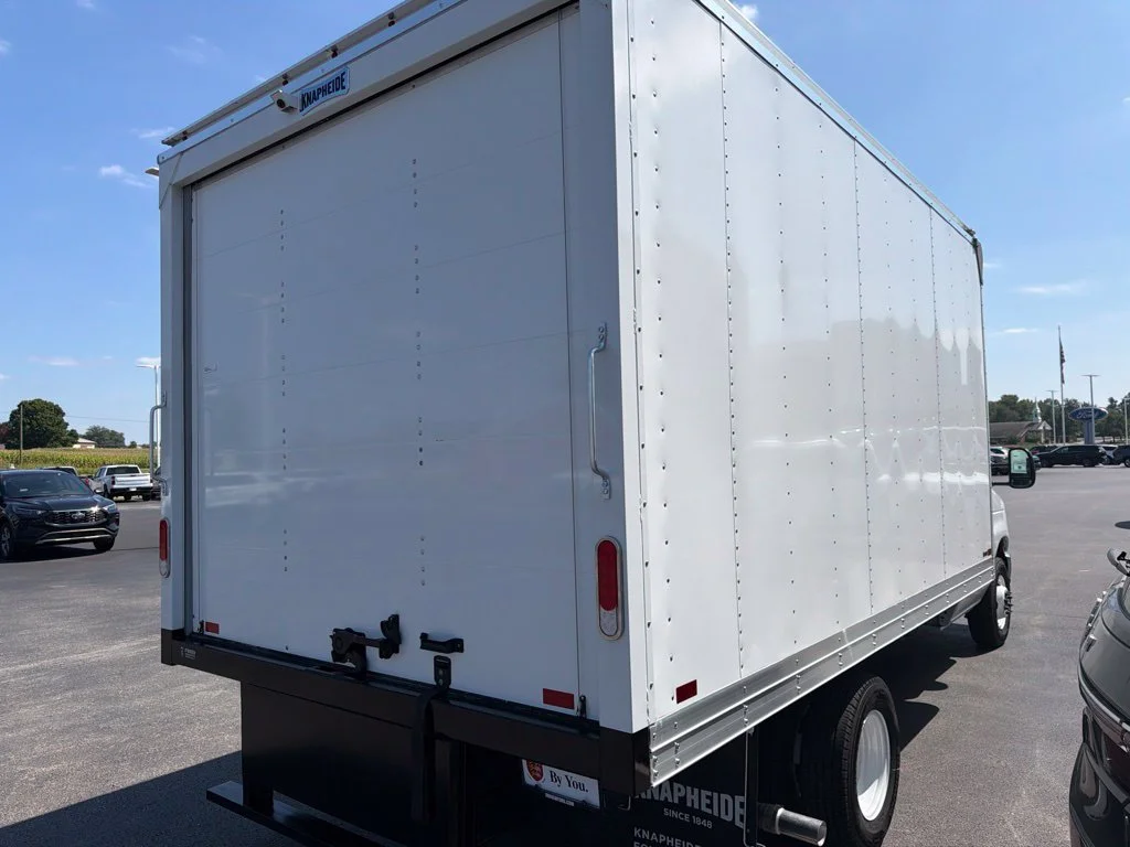 New 2027 Oxford White Ford E-350 SRW image 5