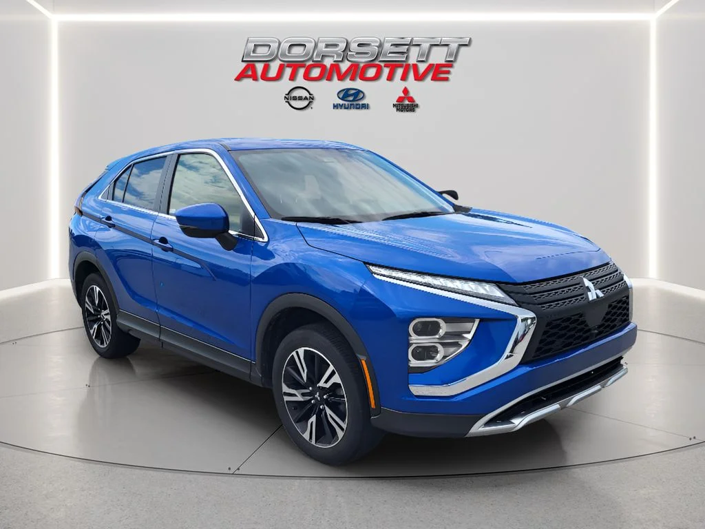 Used 2024 Lightning Blue Metallic Mitsubishi SE image 4