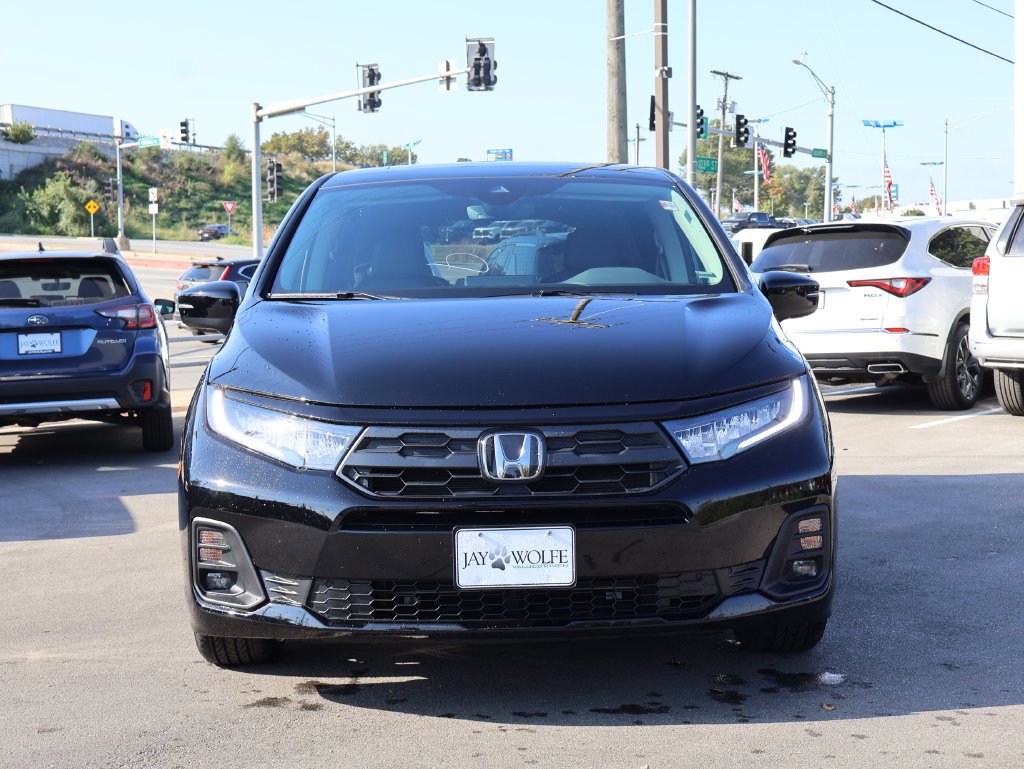 Used 2025  Honda EX-L image 2
