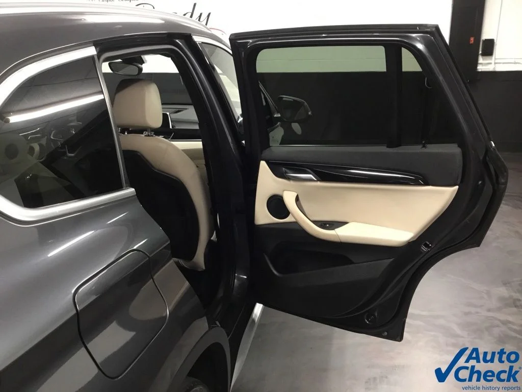 Used 2019 Gray BMW xDrive28i image 35