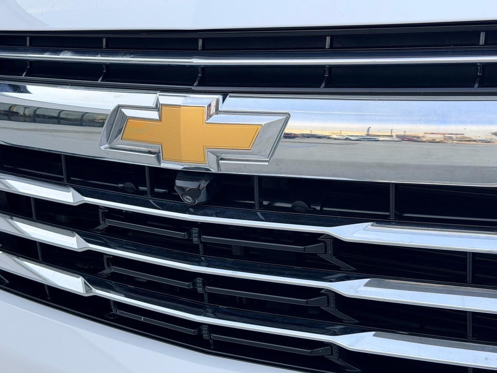 Used 2025 Summit White Chevrolet LT image 15