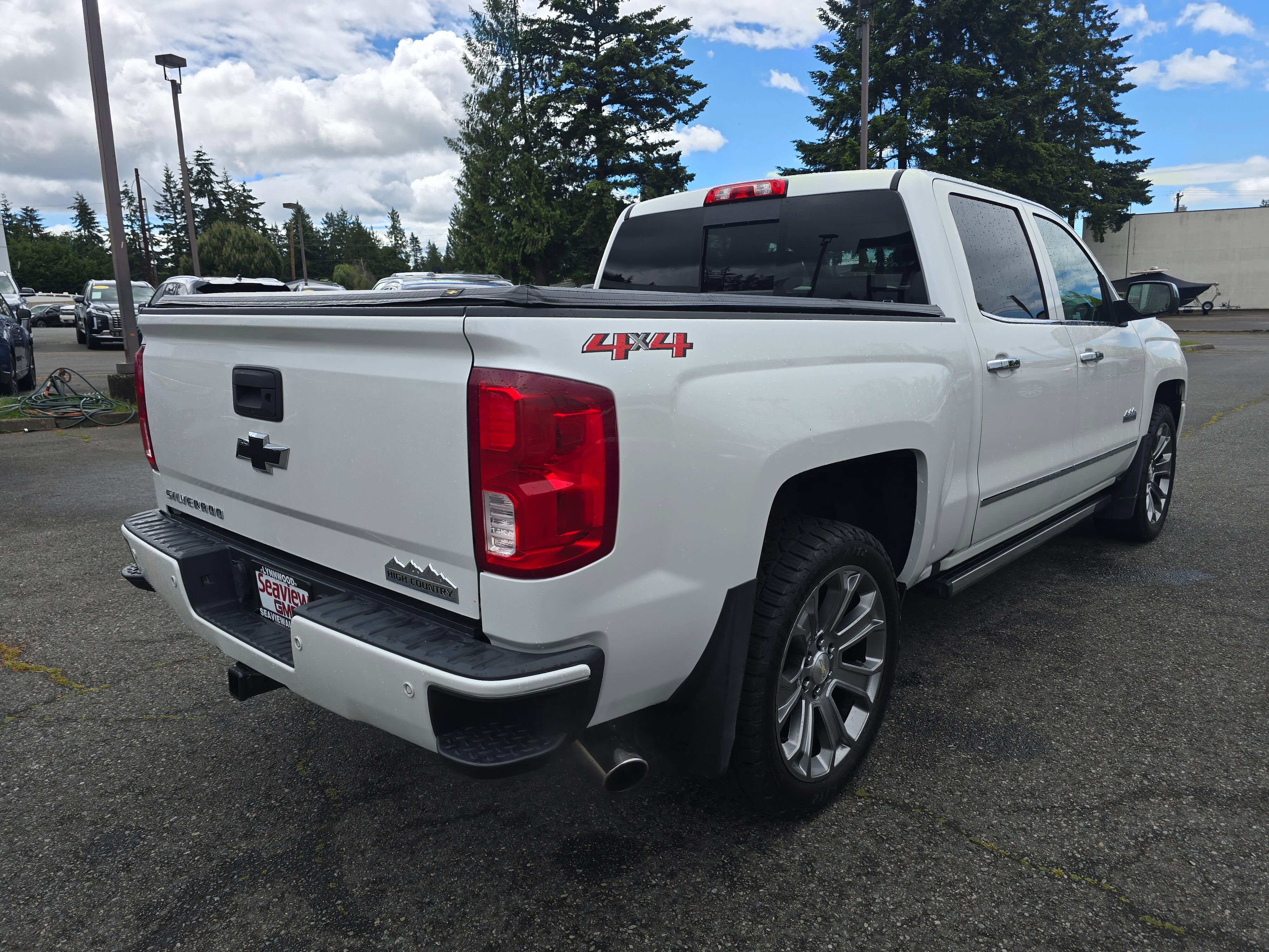 Used 2018 IRIDESCENT PEARL TRICOAT Chevrolet High Country image 3