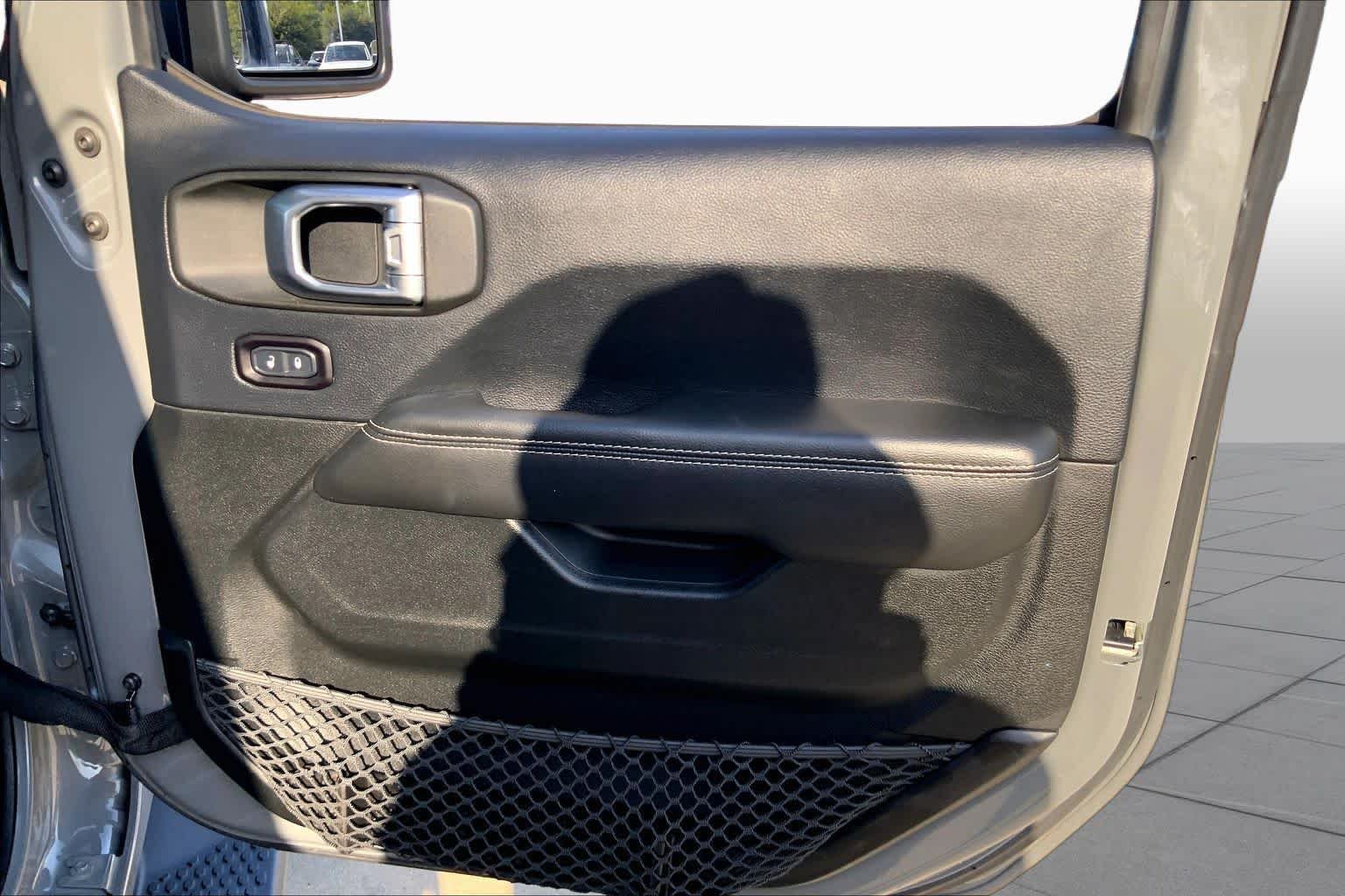 Used 2018 Sting-Gray Clearcoat Jeep Sahara image 22
