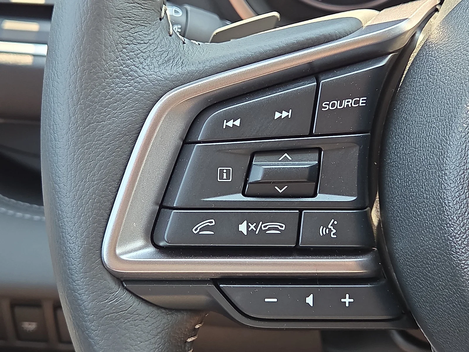 2025 Subaru Ascent Limited - Photo 22