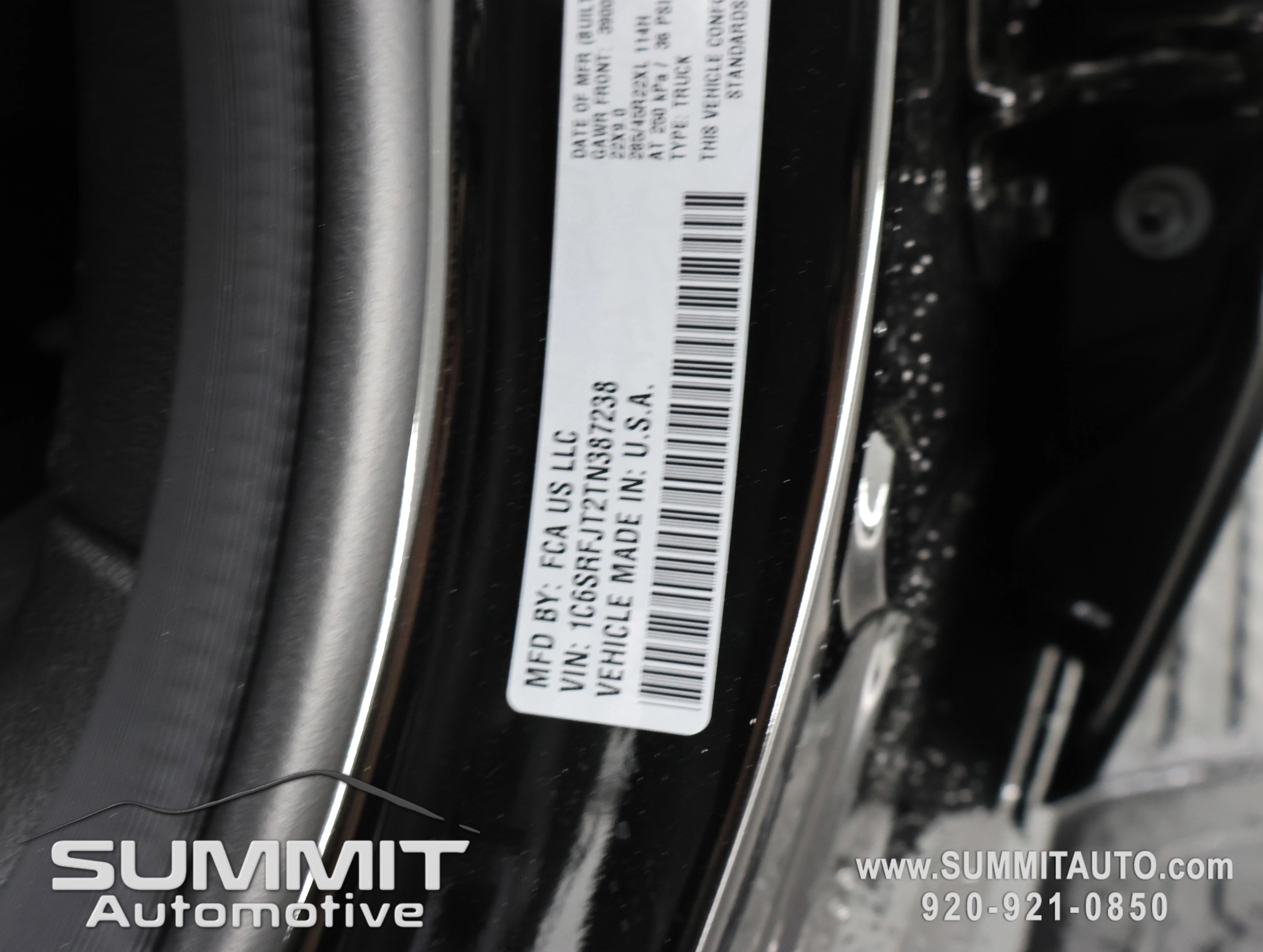New 2026 Diamond Black Crystal Pearl-Coat Exterior Paint RAM Laramie image 70