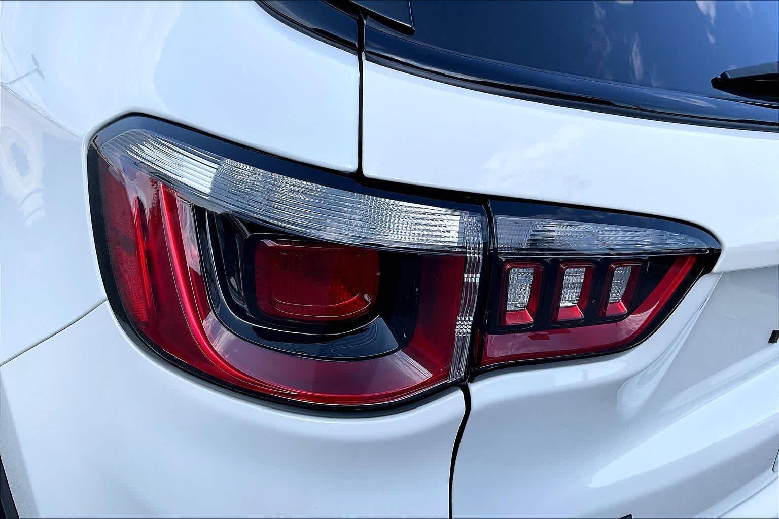 Used 2019 White Clearcoat Jeep Latitude image 26