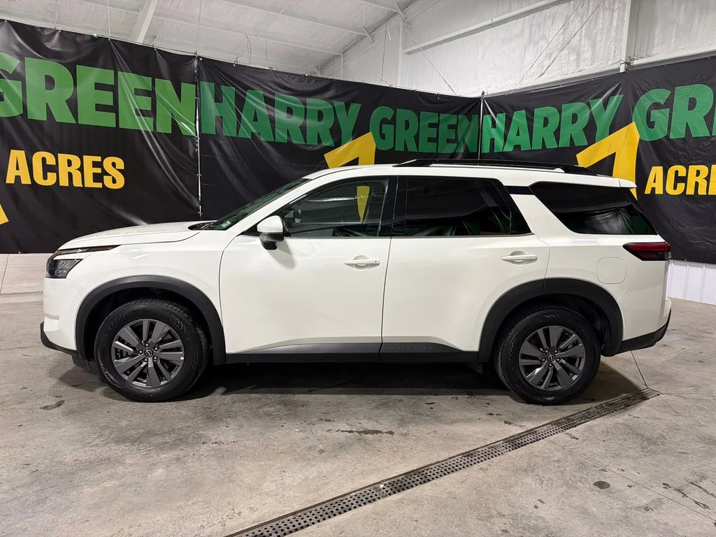 Used 2025 Glacier White Nissan SV image 3