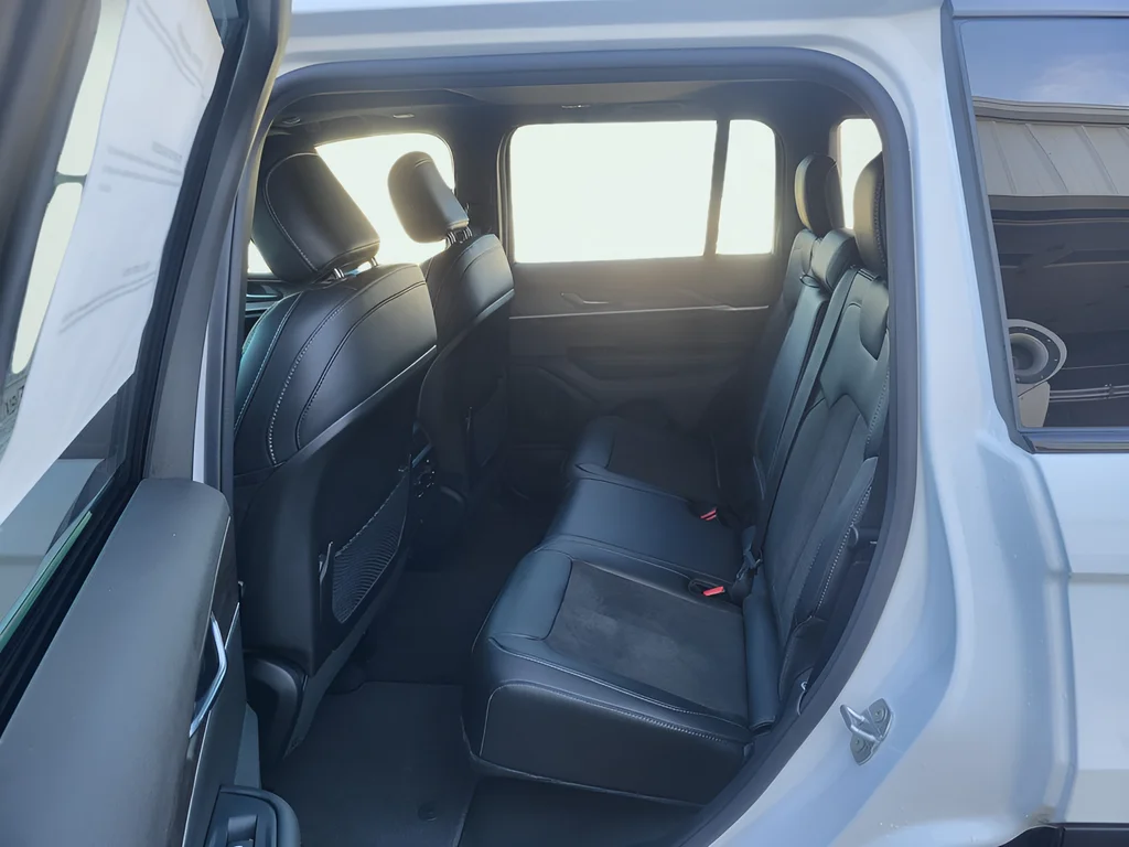 New 2026 White/off-white Jeep Laredo Altitude image 16