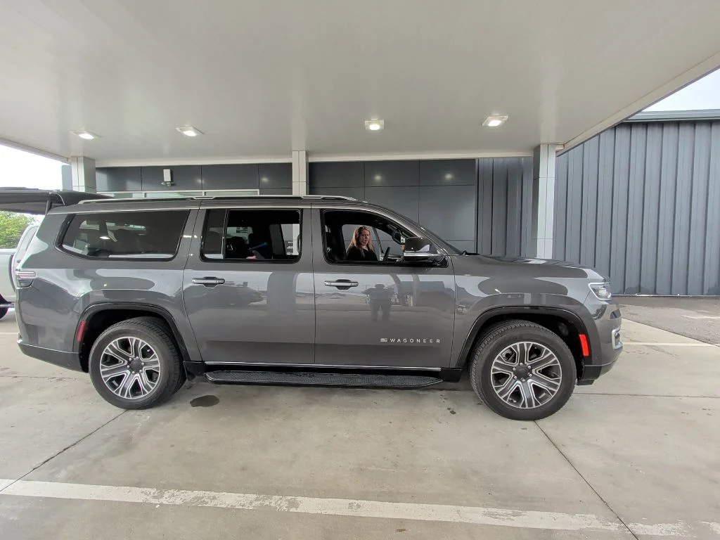 Used 2024 Gray Jeep Base image 3