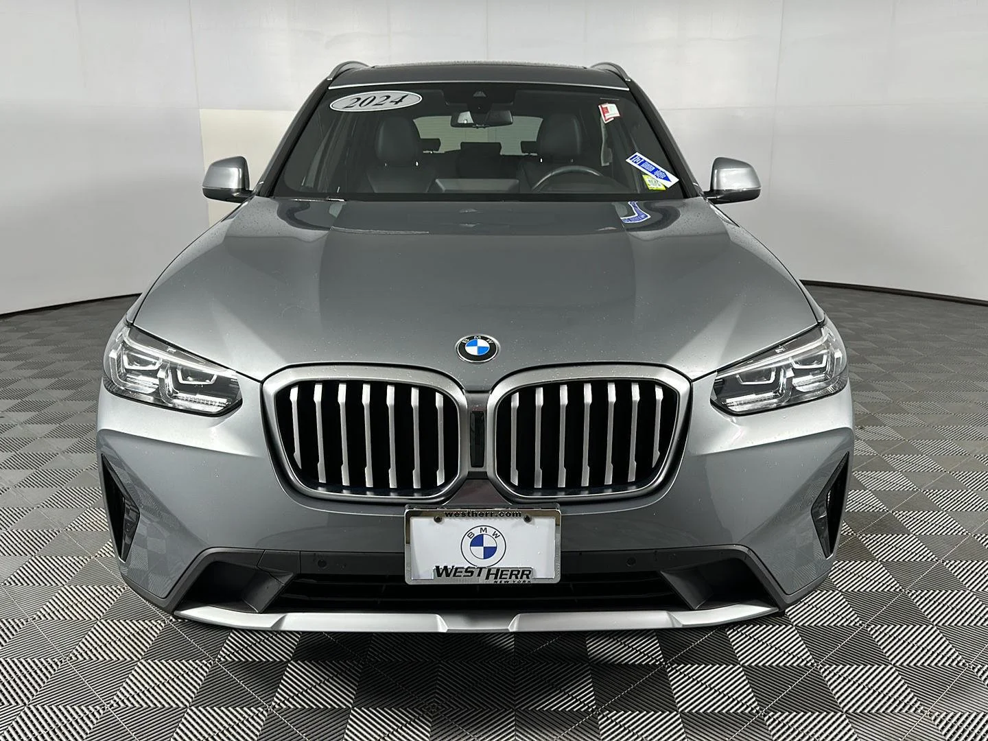 Used 2024 Skyscraper Grey Metallic BMW xDrive30i image 3