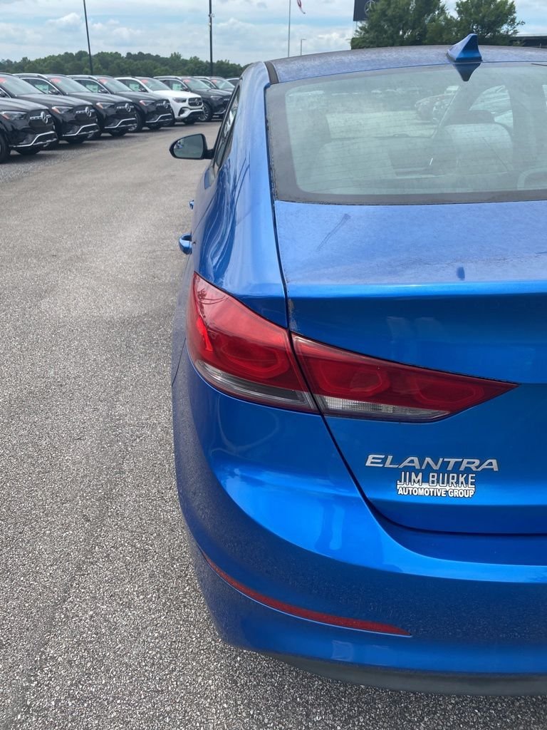 Used 2017 Electric Blue Hyundai SE image 7