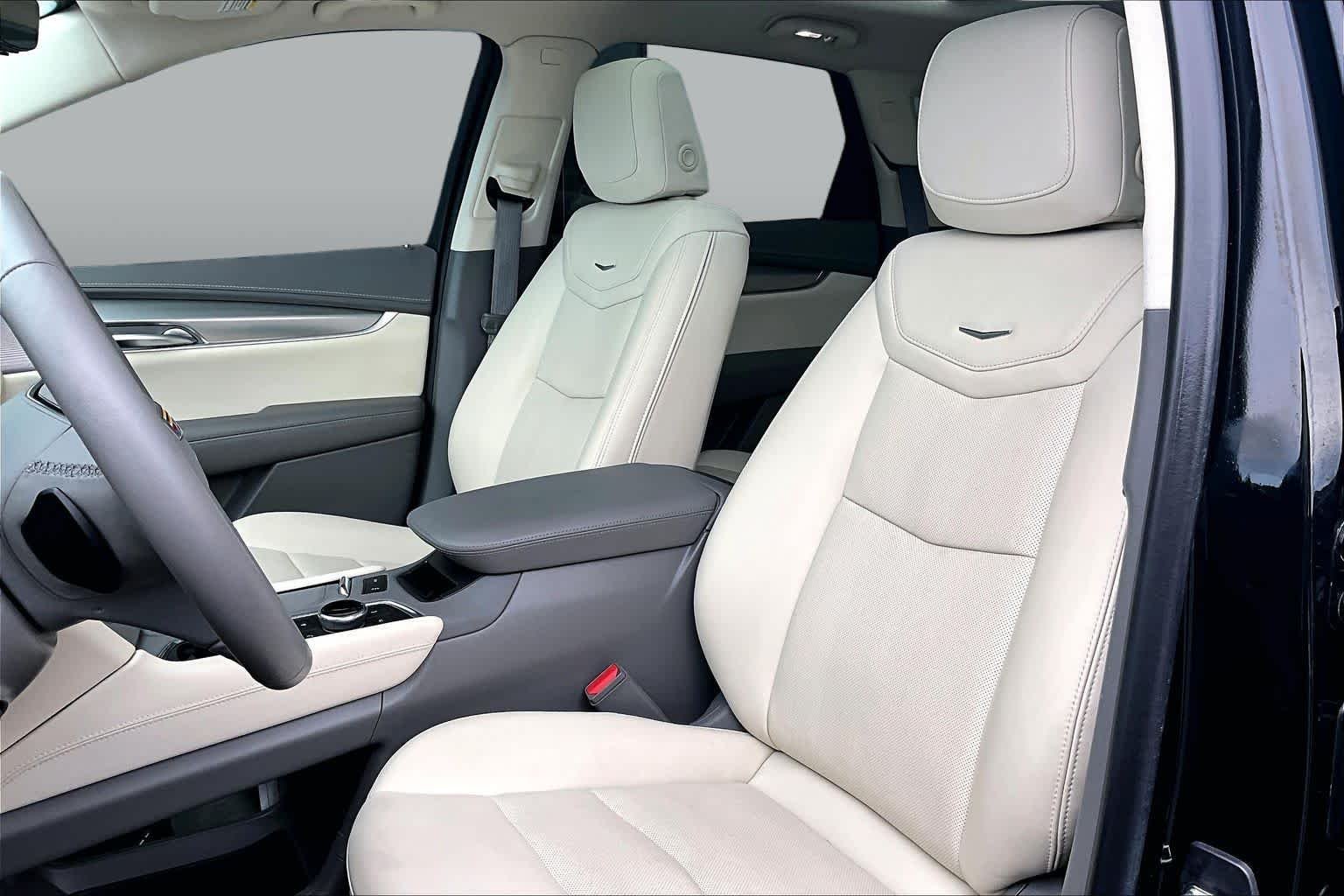 Pre-Owned 2023 Cadillac XT5 FWD Premium Luxury