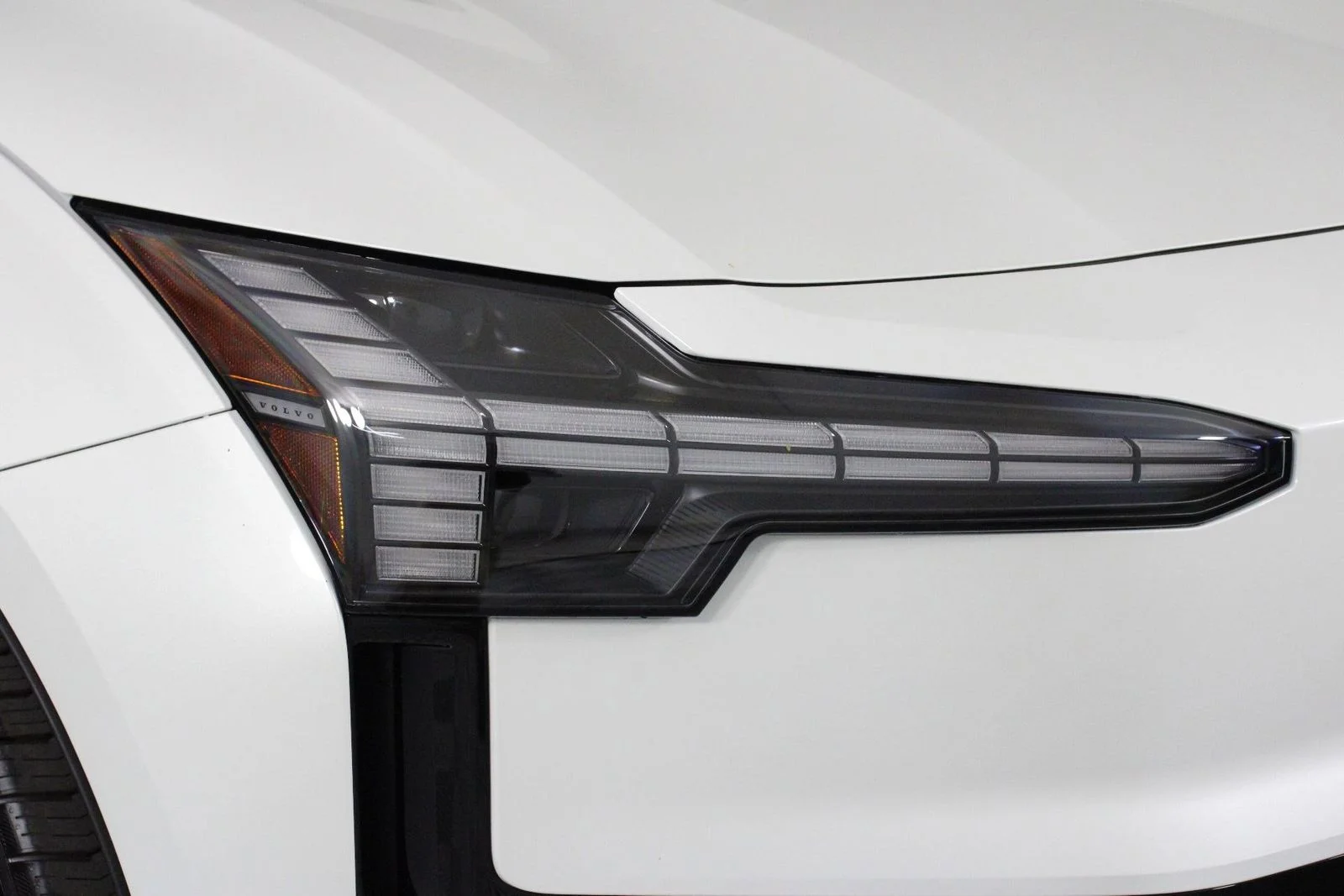 2025 Volvo EX30 Plus - Photo 13