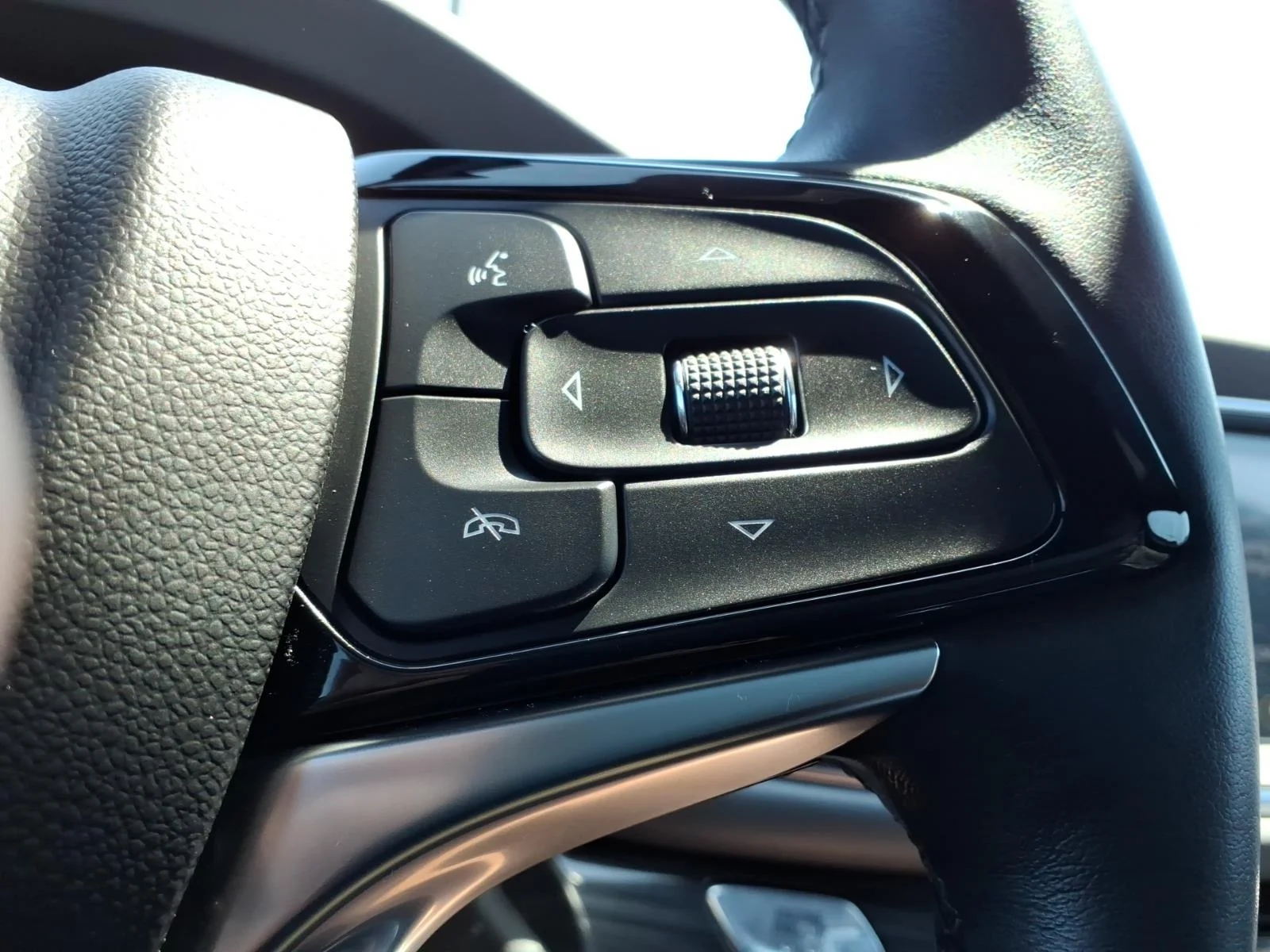 Used 2023 Ebony Twilight Metallic Buick Essence image 22