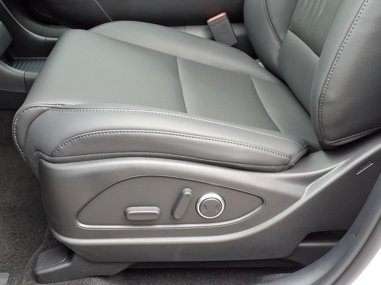 New 2026 CREAMY WHITE HYUNDAI SEL 7P AWD image 13