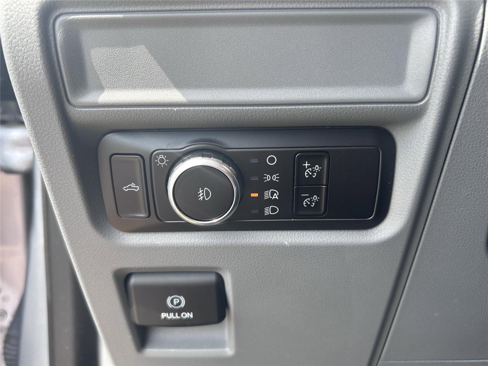 Used 2023 Iconic Silver Ford XLT image 24