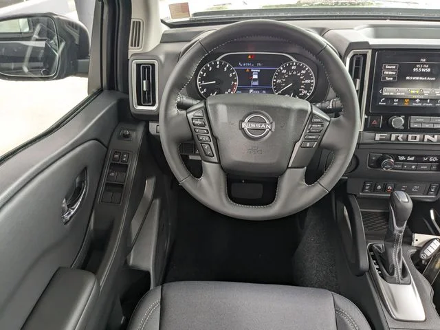 2025 Nissan Frontier SV - Photo 13