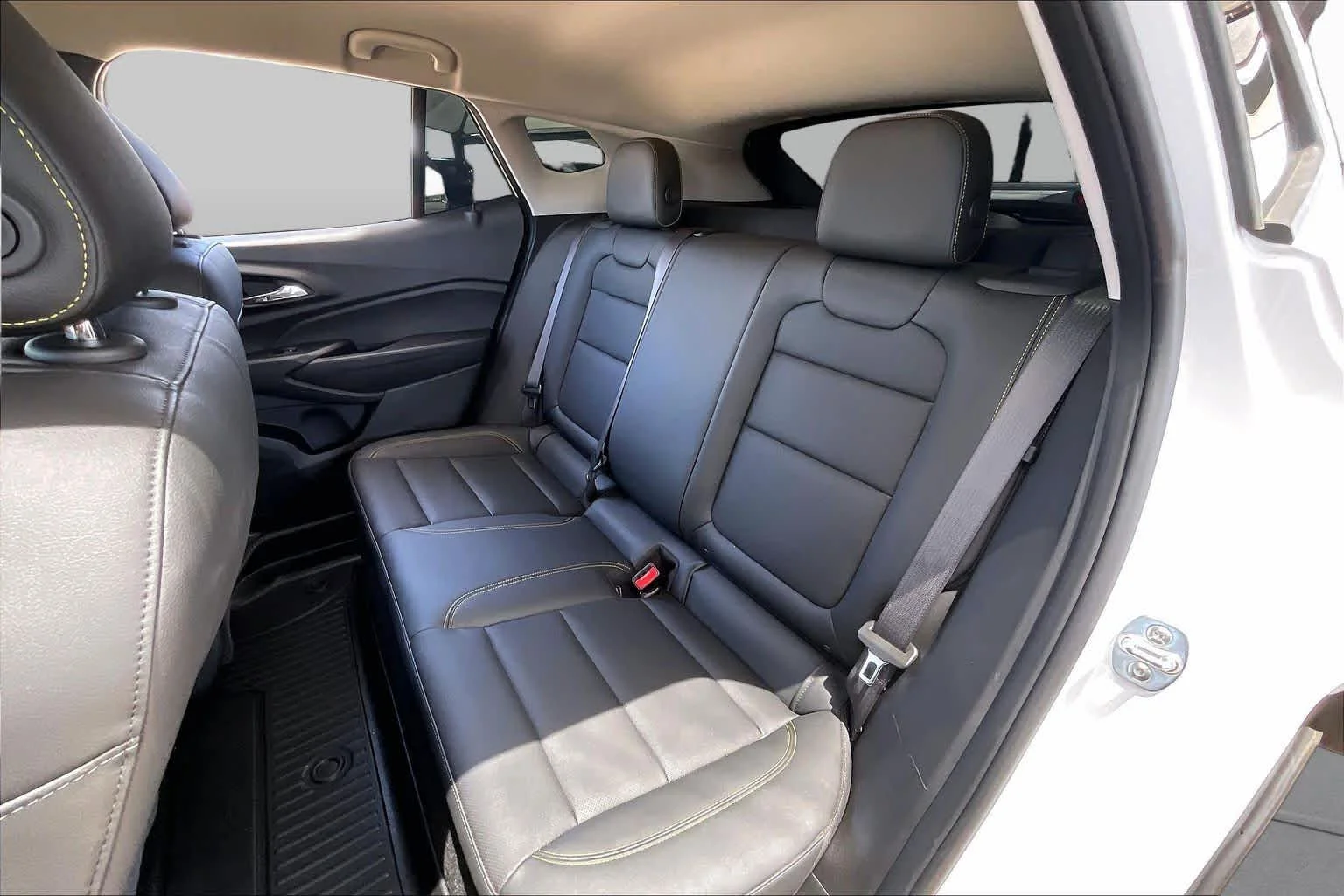 Used 2025 Summit White Chevrolet ACTIV image 19