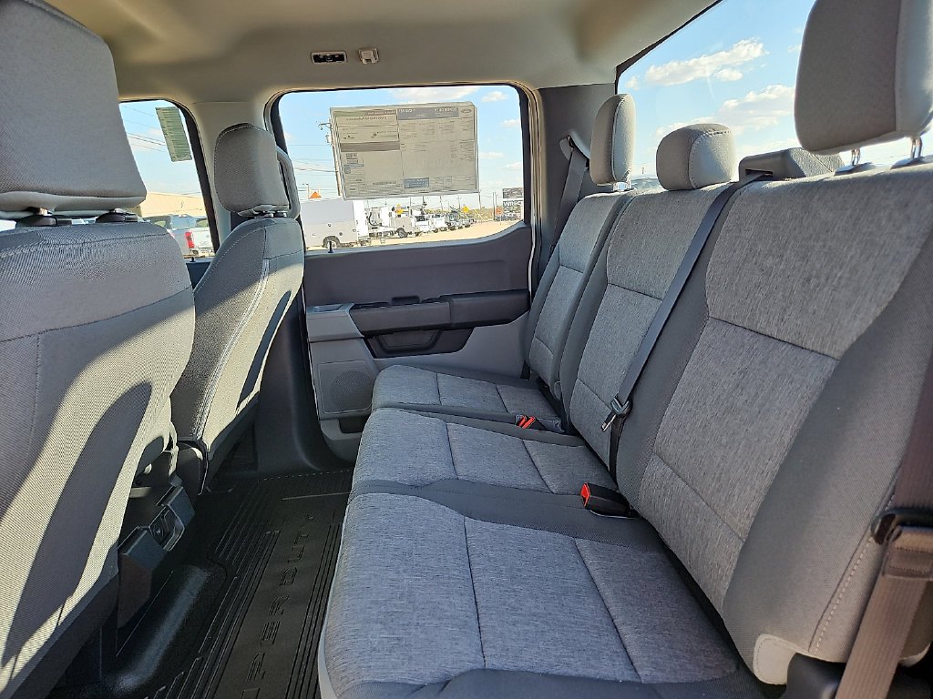 New 2027 Oxford White Ford F-350® XL image 18