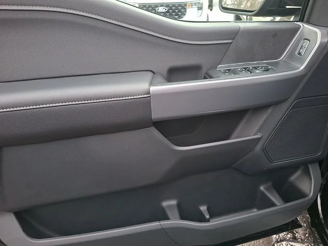 New 2026 Agate Black Metallic Ford XLT image 8