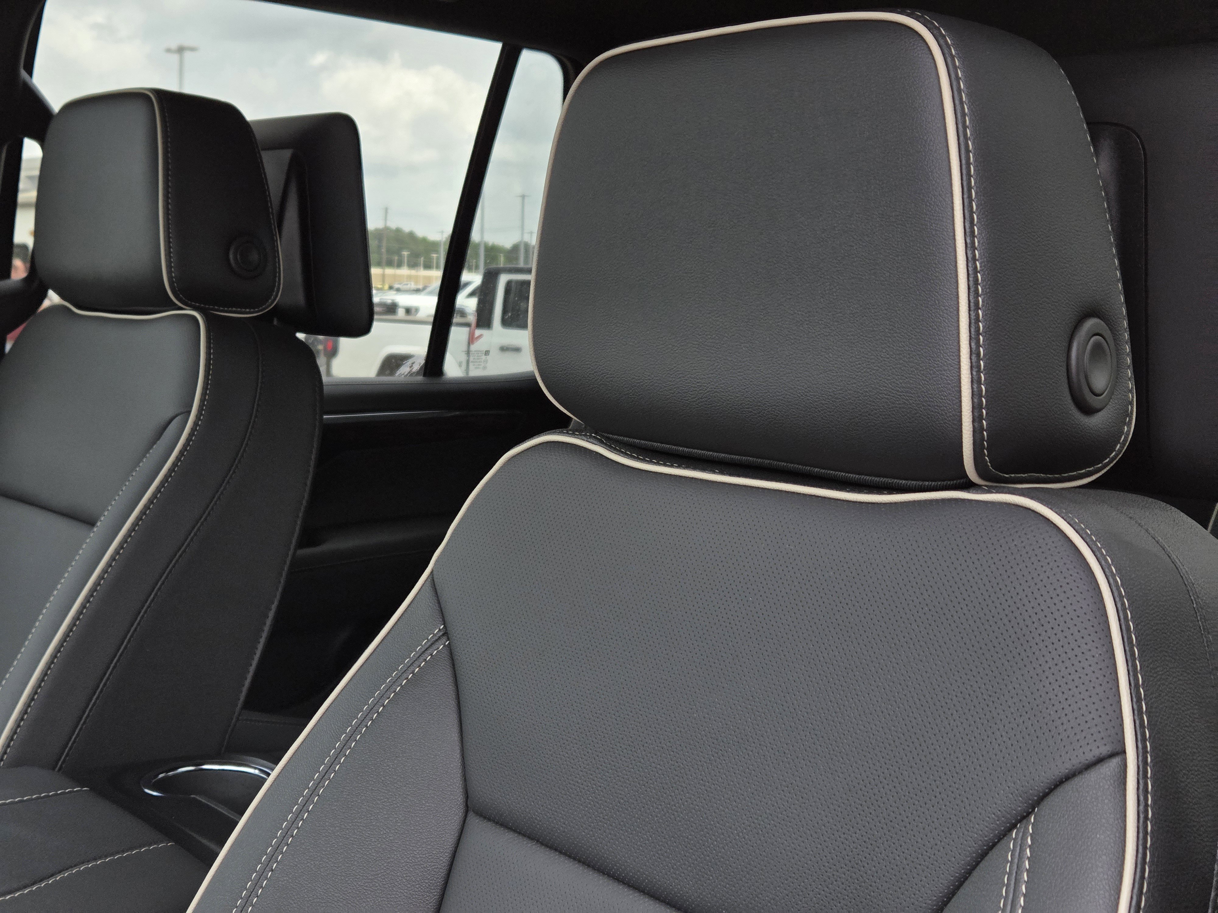 New 2026 Polar White Tricoat Chevrolet Premier image 16
