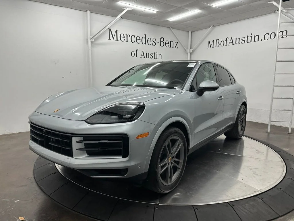 Used 2024  Porsche Base image 3