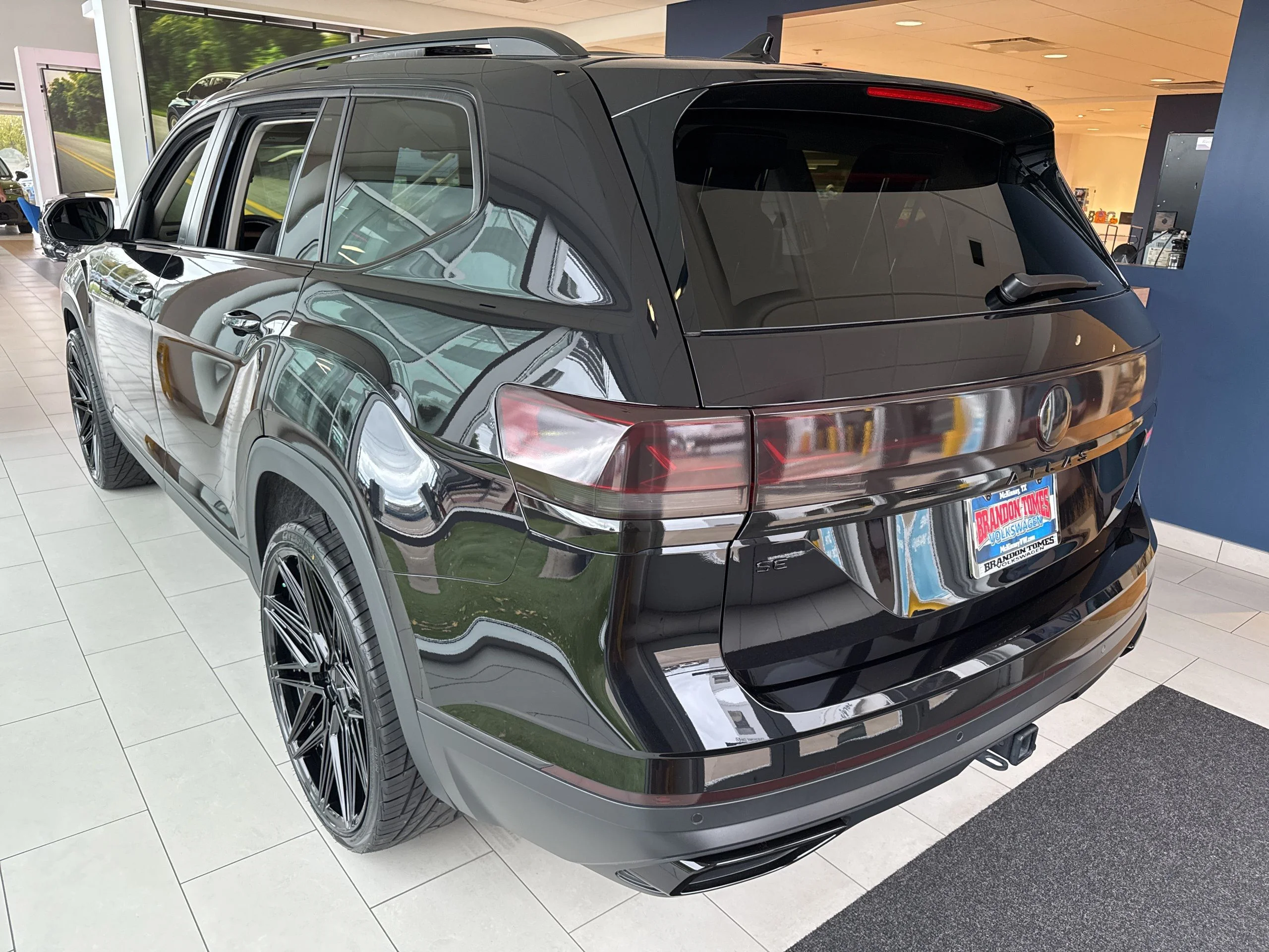 2025 Volkswagen Atlas SE w/Tech - Photo 7