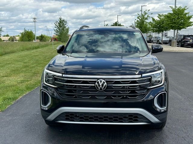 New 2026 Deep Black Pearl Volkswagen 2.0T Peak Edition image 2