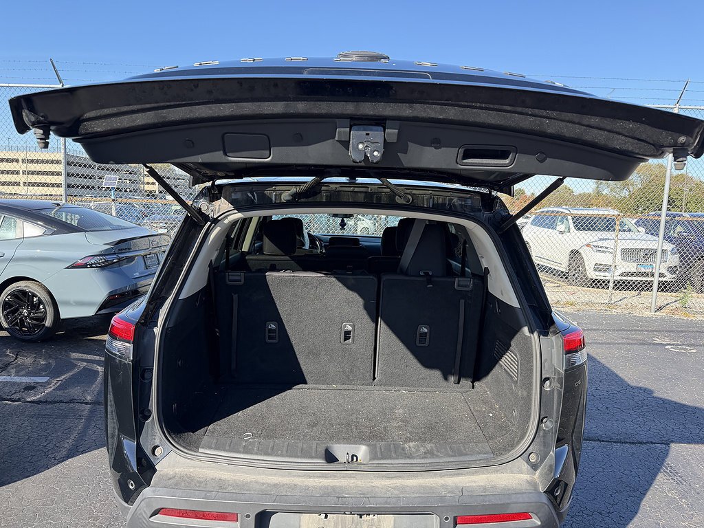 Used 2022 Super Black Nissan S image 17