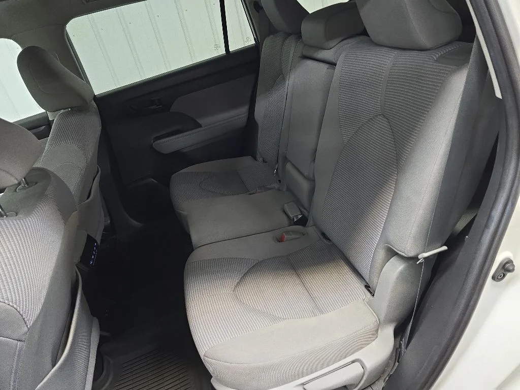 Used 2020 White Toyota L image 31