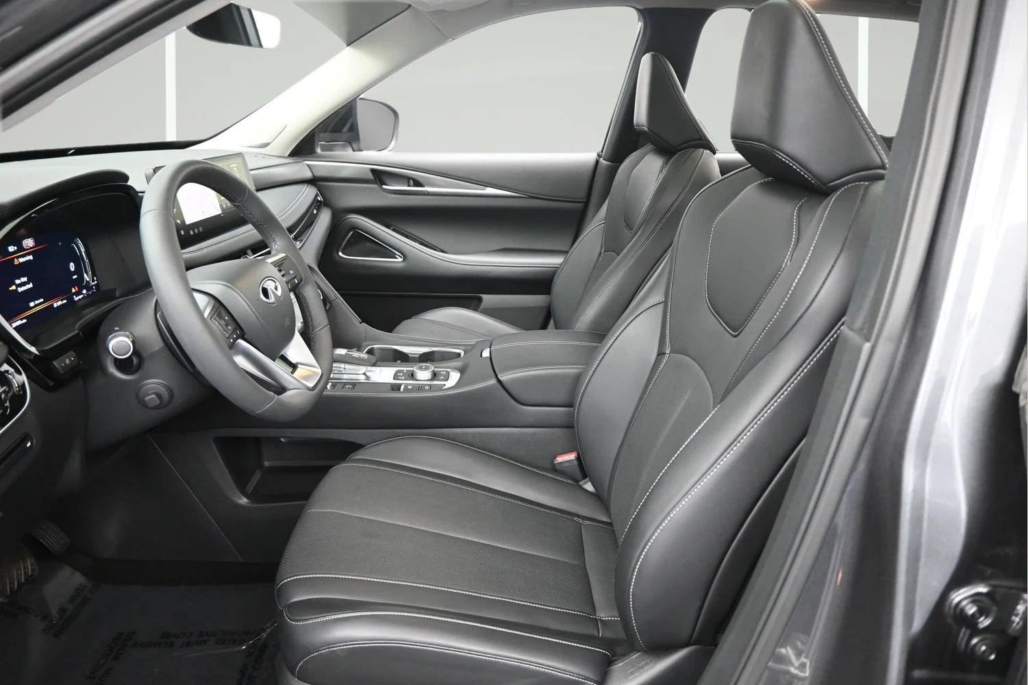 Used 2026 Graphite Shadow INFINITI LUXE image 9