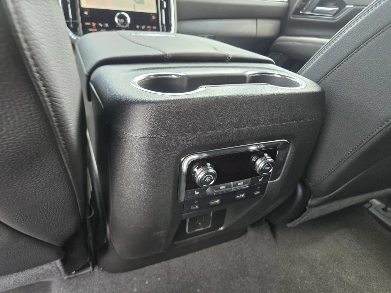 2026 GMC Yukon Denali - Photo 20