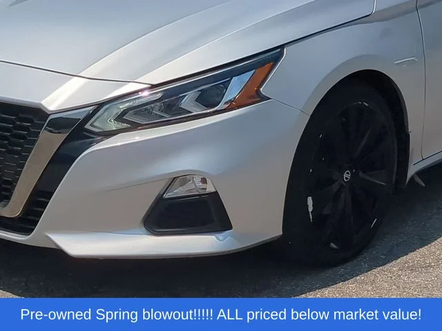 Used 2020 Silver Nissan 2.5 SR image 17