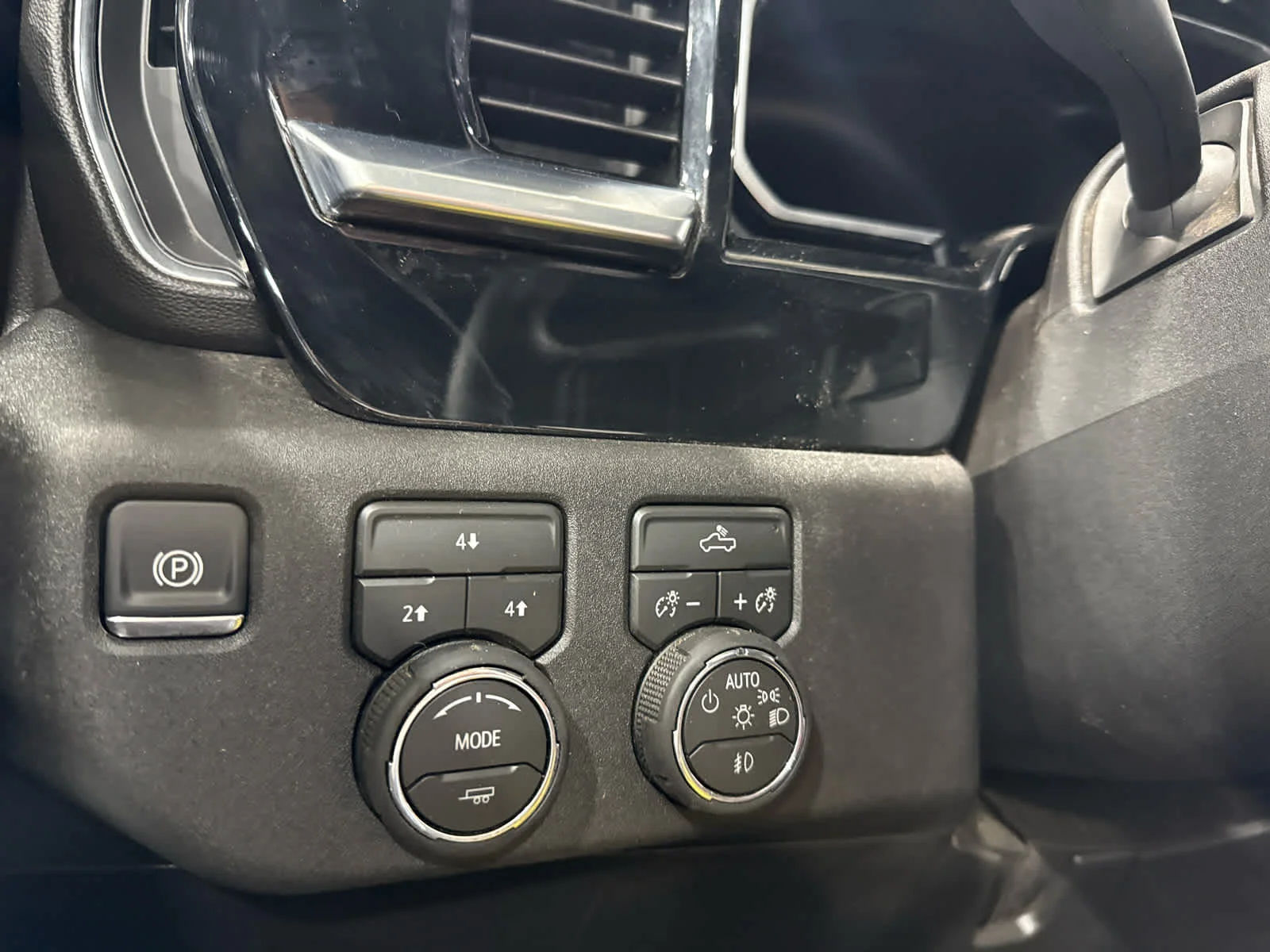 Used 2026 Summit White Chevrolet LT image 23