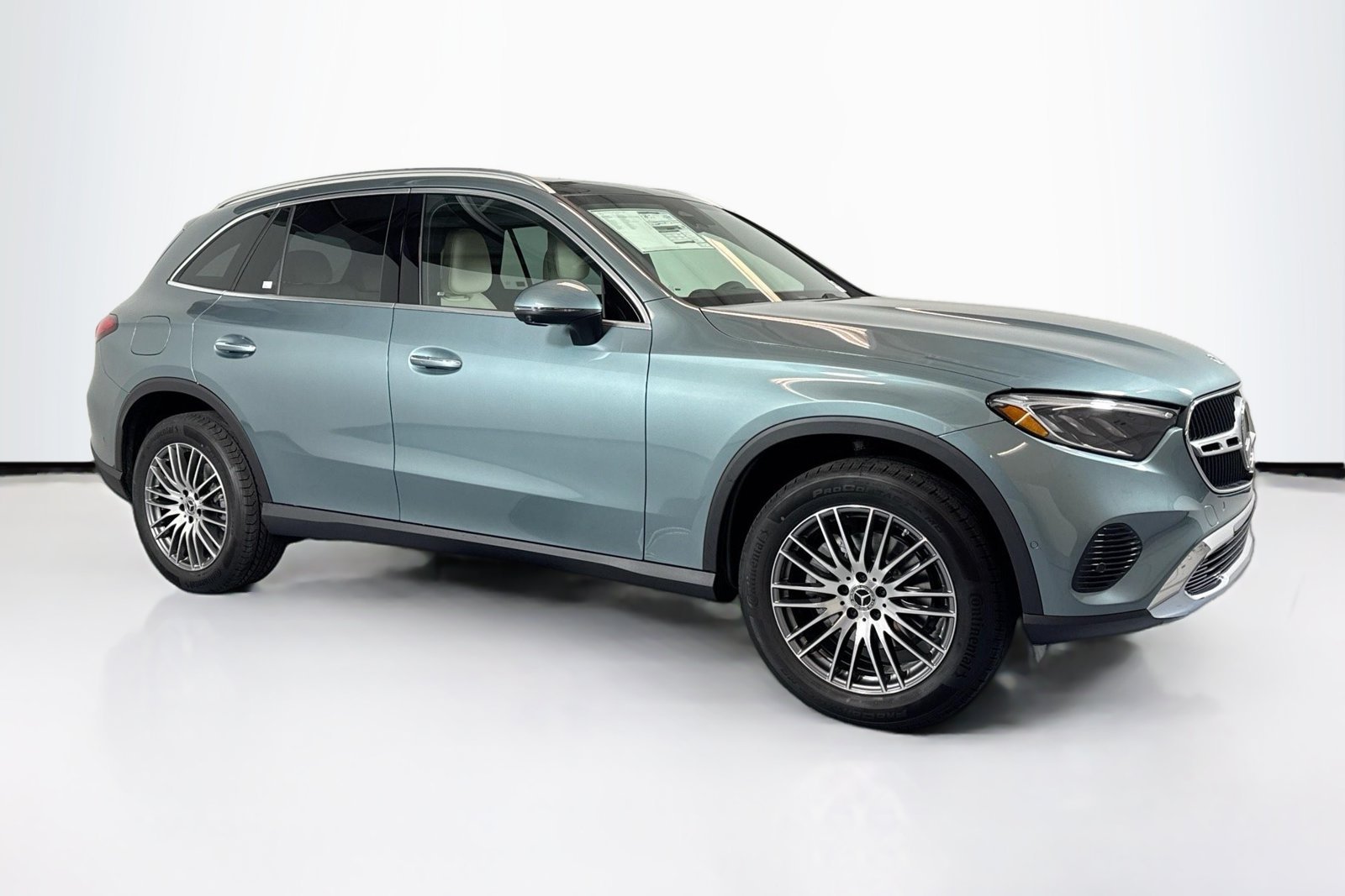 New 2026 Verde Silver Metallic Mercedes-Benz GLC 300 image 3