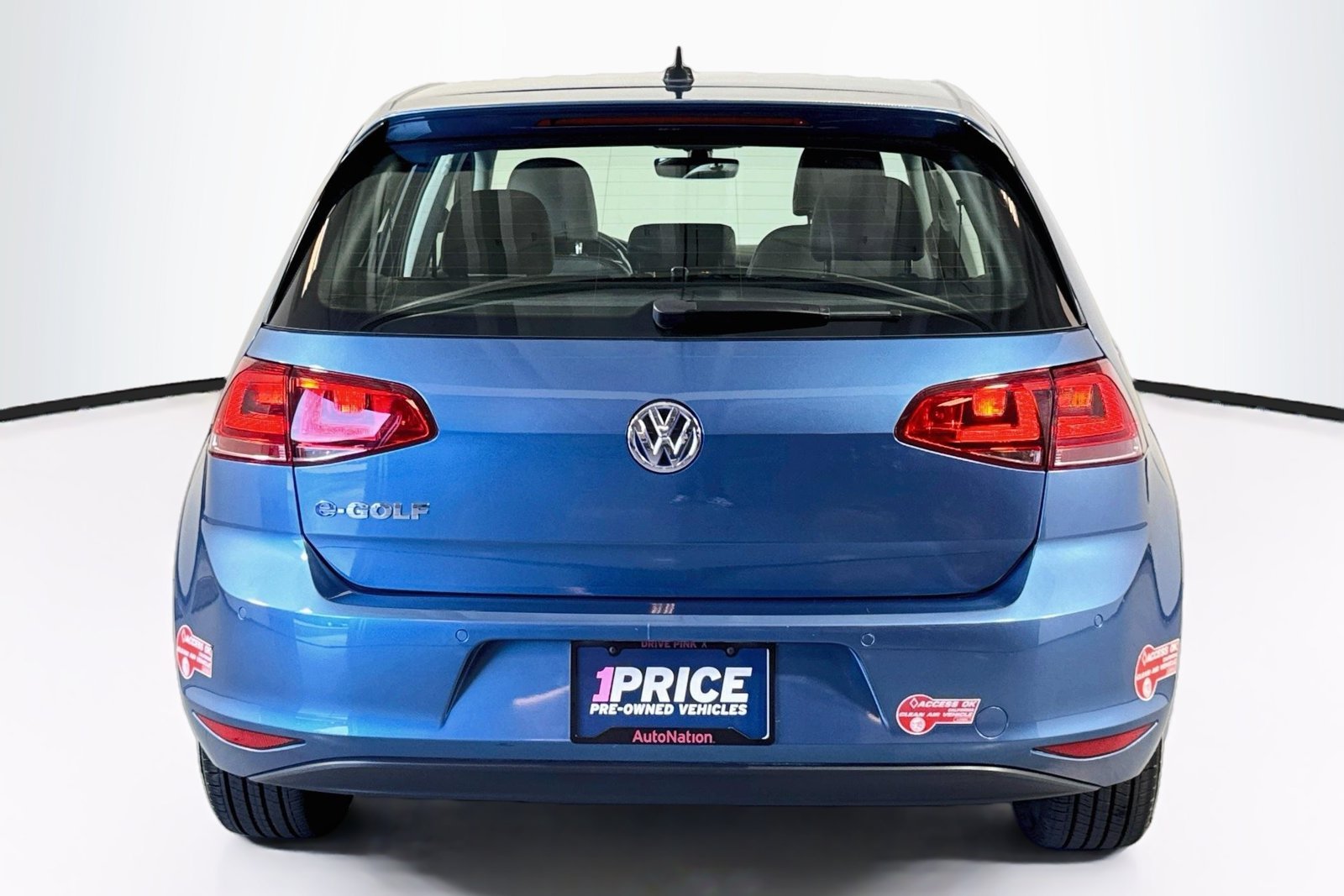 Used 2016 Pacific Blue Volkswagen SEL Premium image 6