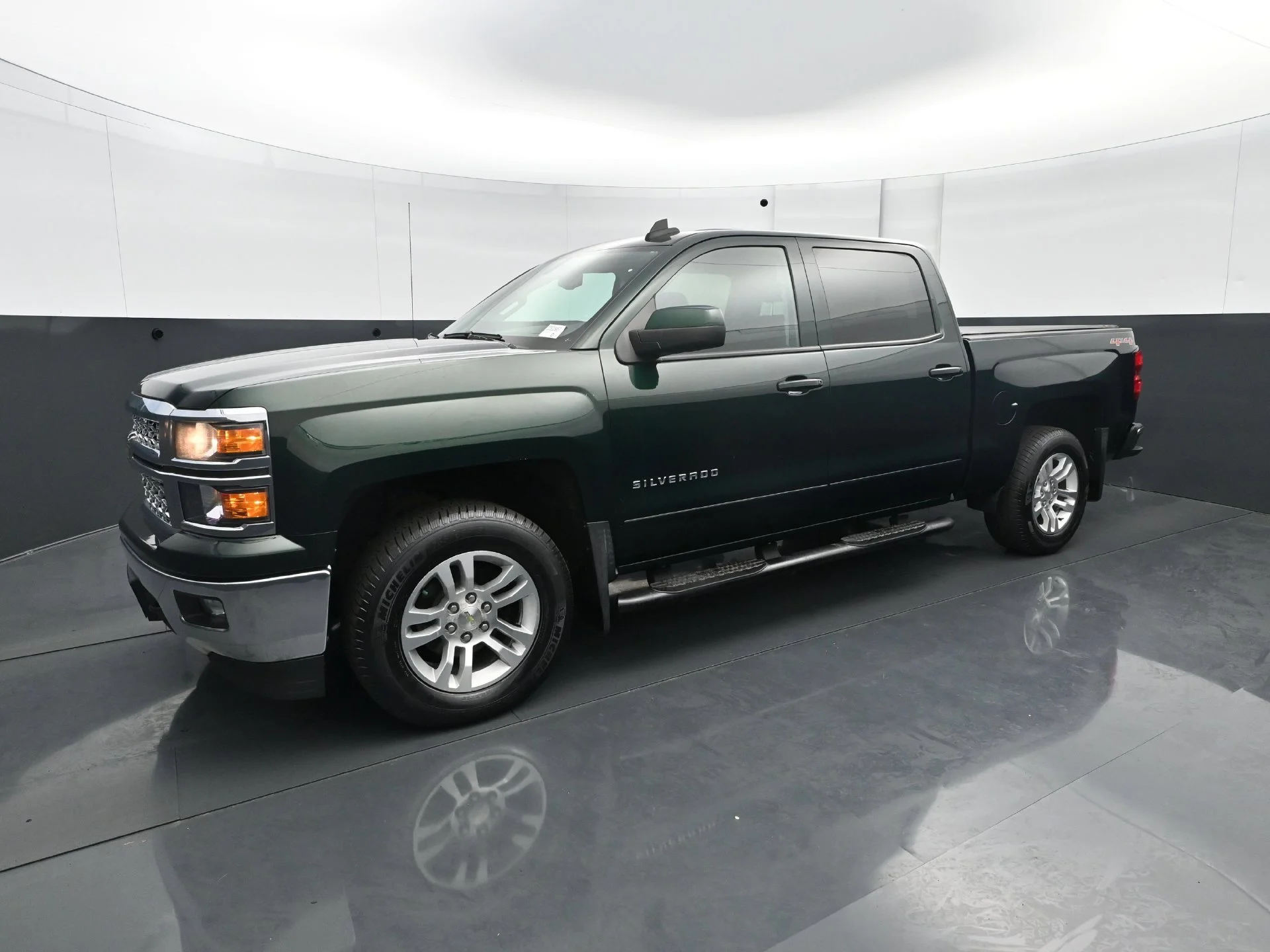 Used 2015 Chevrolet Silverado 1500 LT with VIN 3GCUKREC9FG403224 for sale in Burnsville, Minnesota