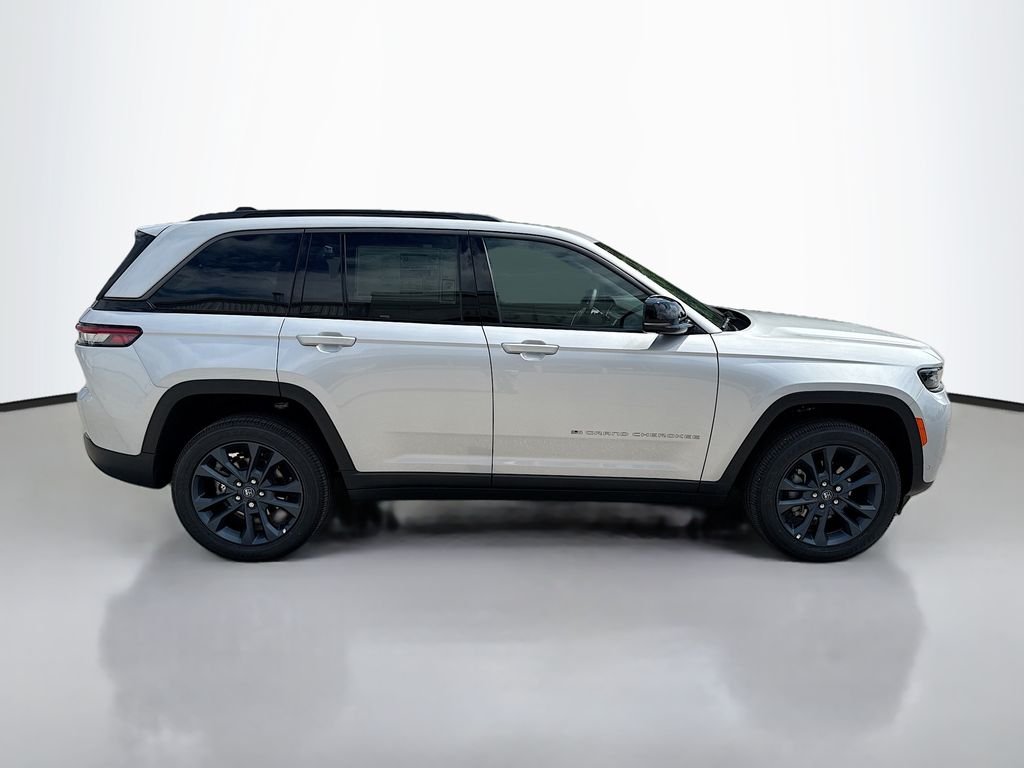 New 2026 Silver Zynith Jeep 85th Anniversary Edition image 3