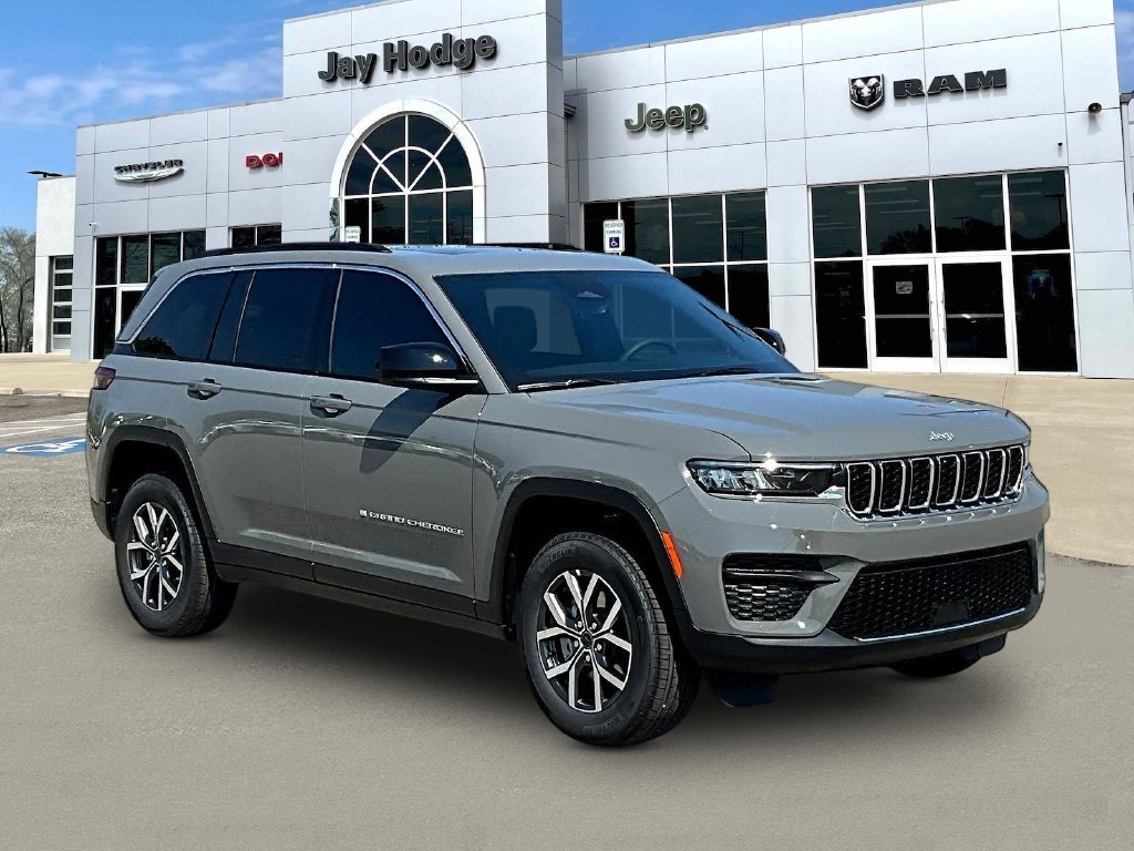 2027 Jeep Grand Cherokee Laredo