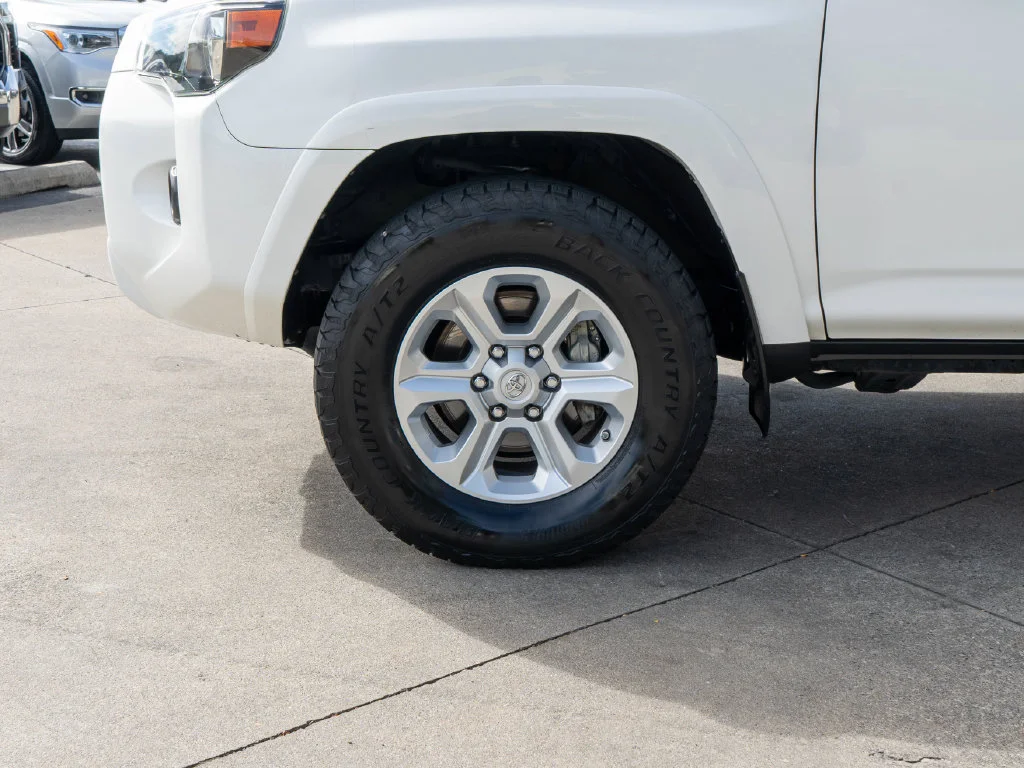 Used 2020 White Toyota SR5 Premium image 29